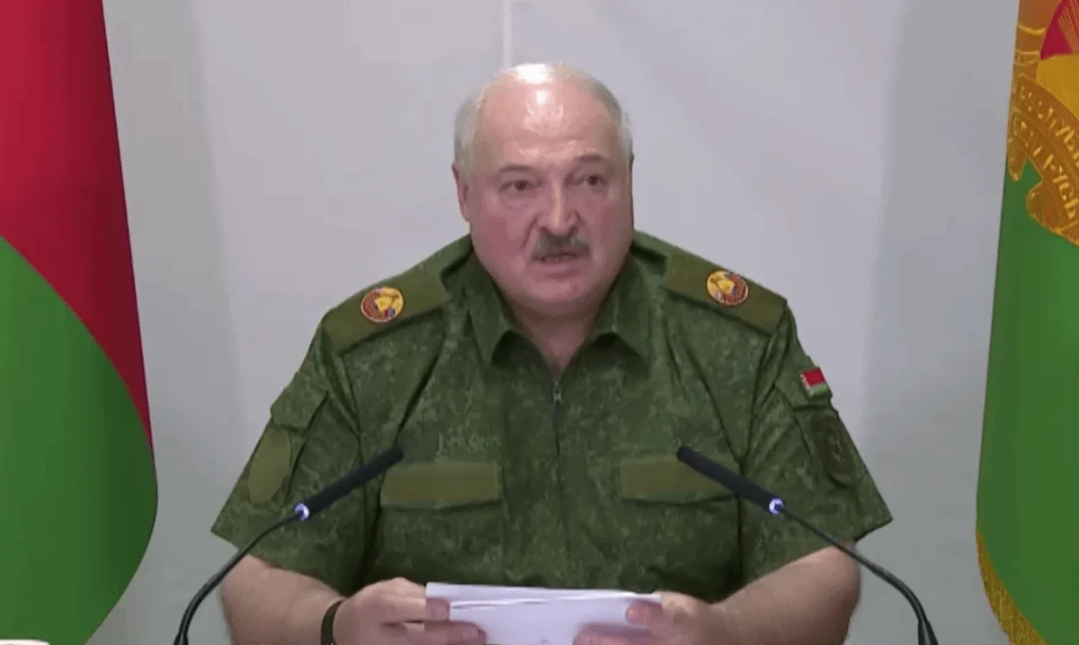 Білорусь не збирається воювати: аналітик пояснив, де Лукашенко шукає порятунку від Росії